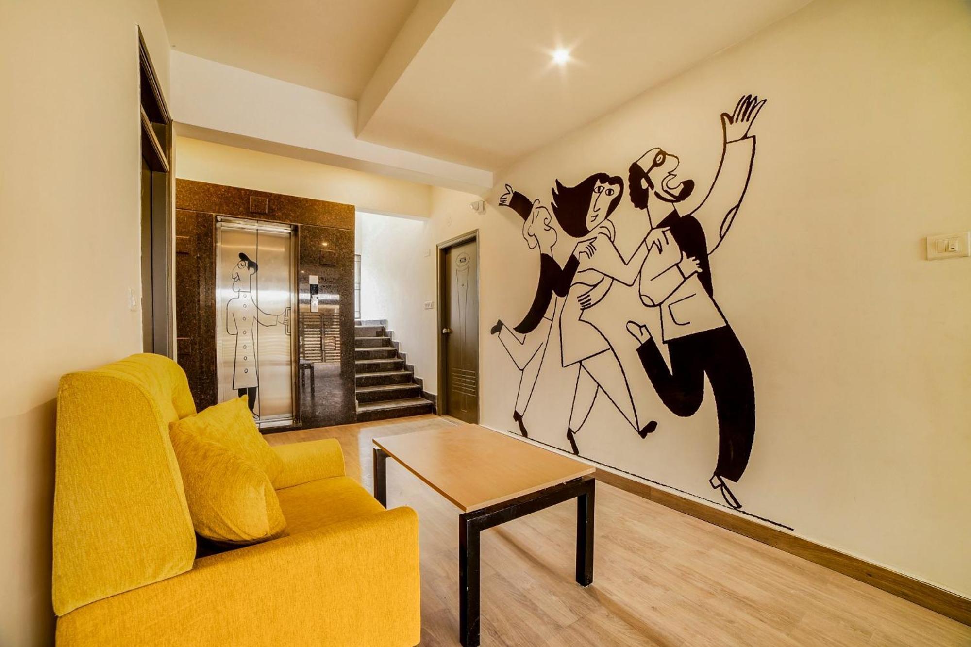 Townhouse Sarvar Hospitality Near Ascendas Park Square Mall Bangalore Exterior foto